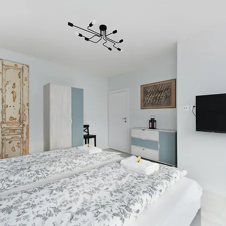 Apartment Ludwinowska11 *