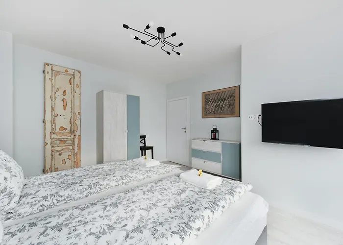 Apartment Ludwinowska11 *